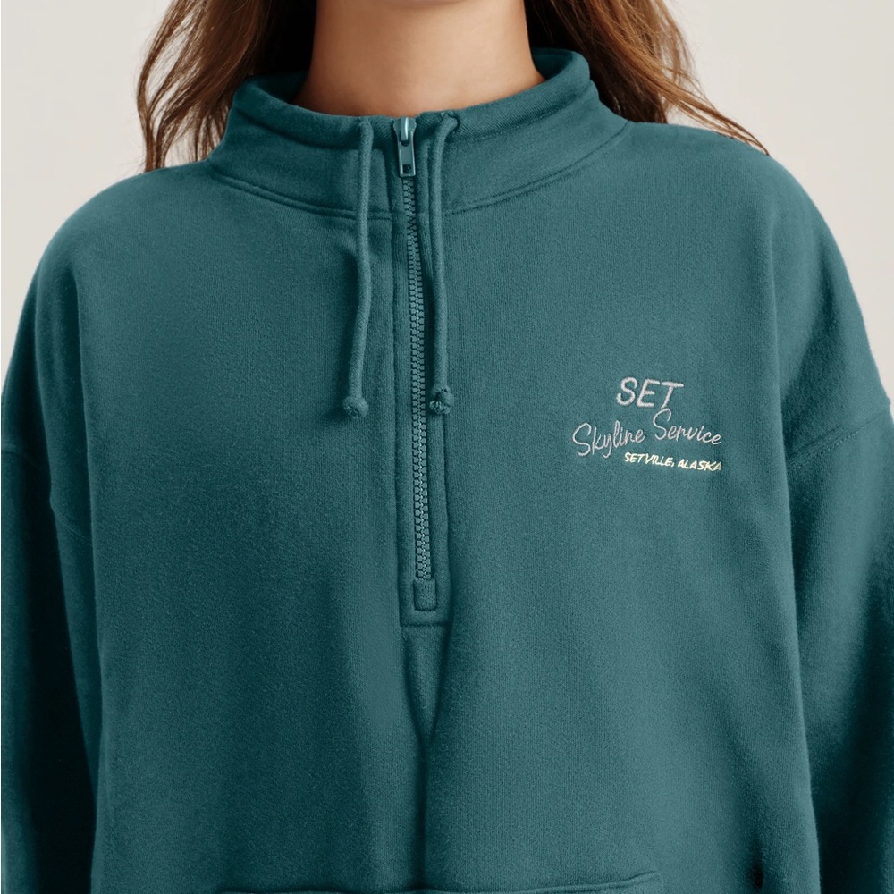 Set active half zip